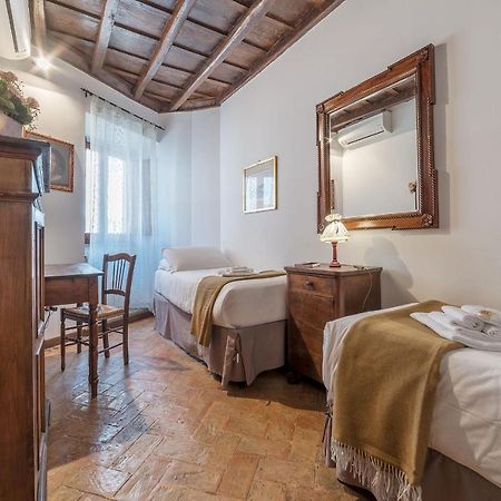 By The Charming Piazza Navona - Fromhometorome Roma Exterior foto